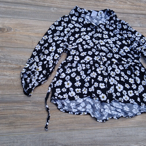 Flower Print Pattern Button Down Front Tie Back Blouse Top - Picture 3 of 12